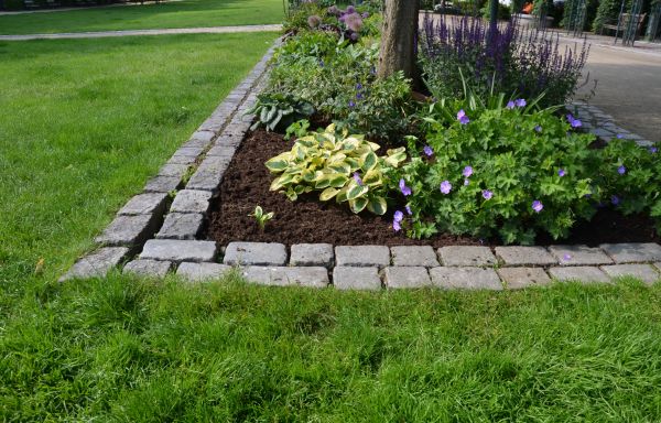 Flower Bed Mulching in Joplin